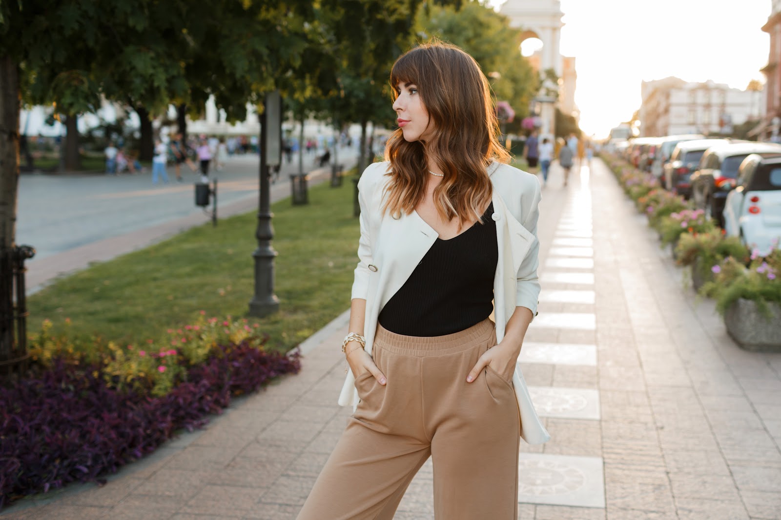 Calça reta feminina: Dicas para acertar na escolha e agregar estilo ao seu look